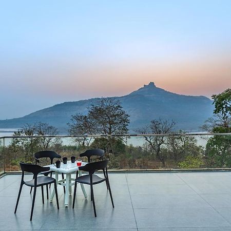 Saffronstays Stargazer, Karjat - Luxury Pool Villa With Lake View Exteriör bild