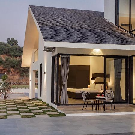 Saffronstays Stargazer, Karjat - Luxury Pool Villa With Lake View Exteriör bild