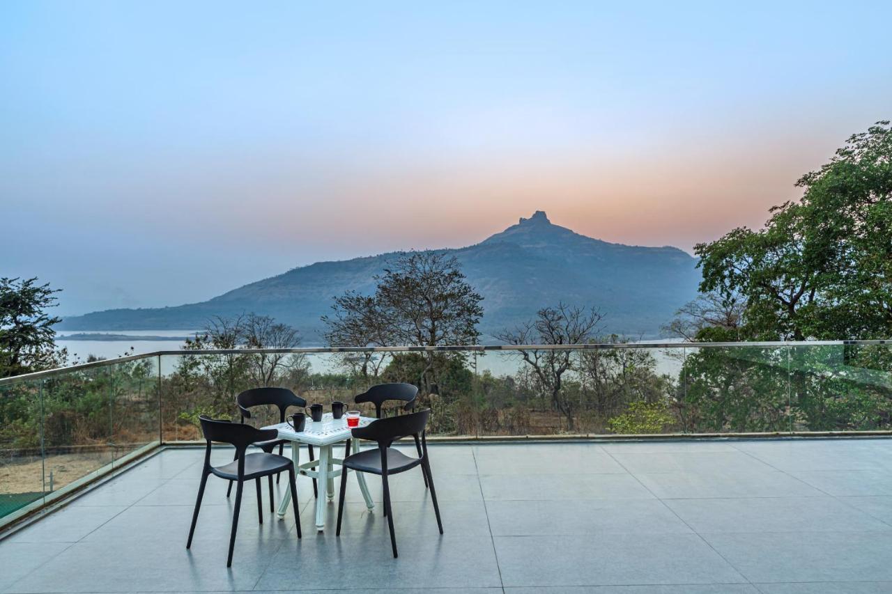 Saffronstays Stargazer, Karjat - Luxury Pool Villa With Lake View Exteriör bild