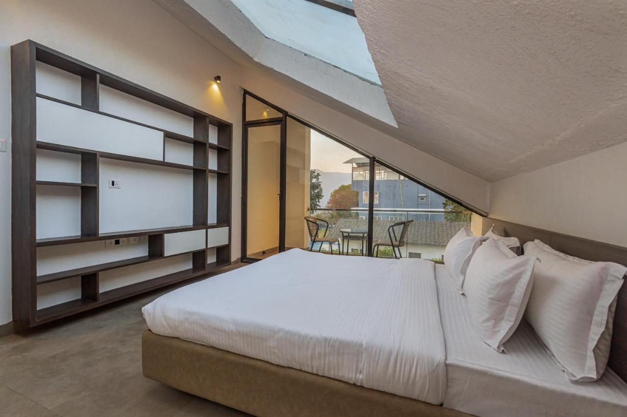 Saffronstays Stargazer, Karjat - Luxury Pool Villa With Lake View Exteriör bild