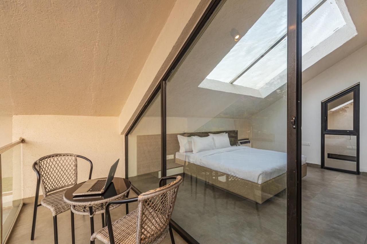 Saffronstays Stargazer, Karjat - Luxury Pool Villa With Lake View Exteriör bild