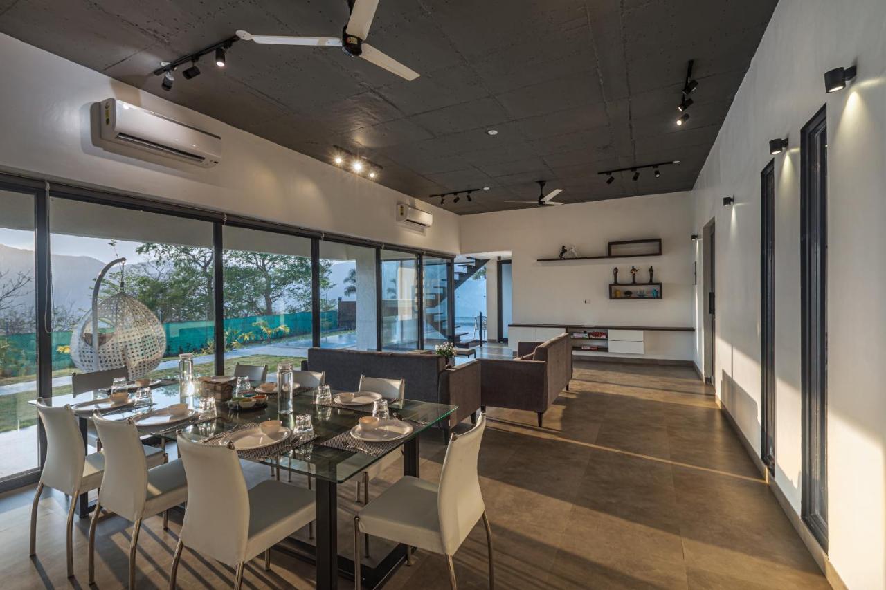 Saffronstays Stargazer, Karjat - Luxury Pool Villa With Lake View Exteriör bild