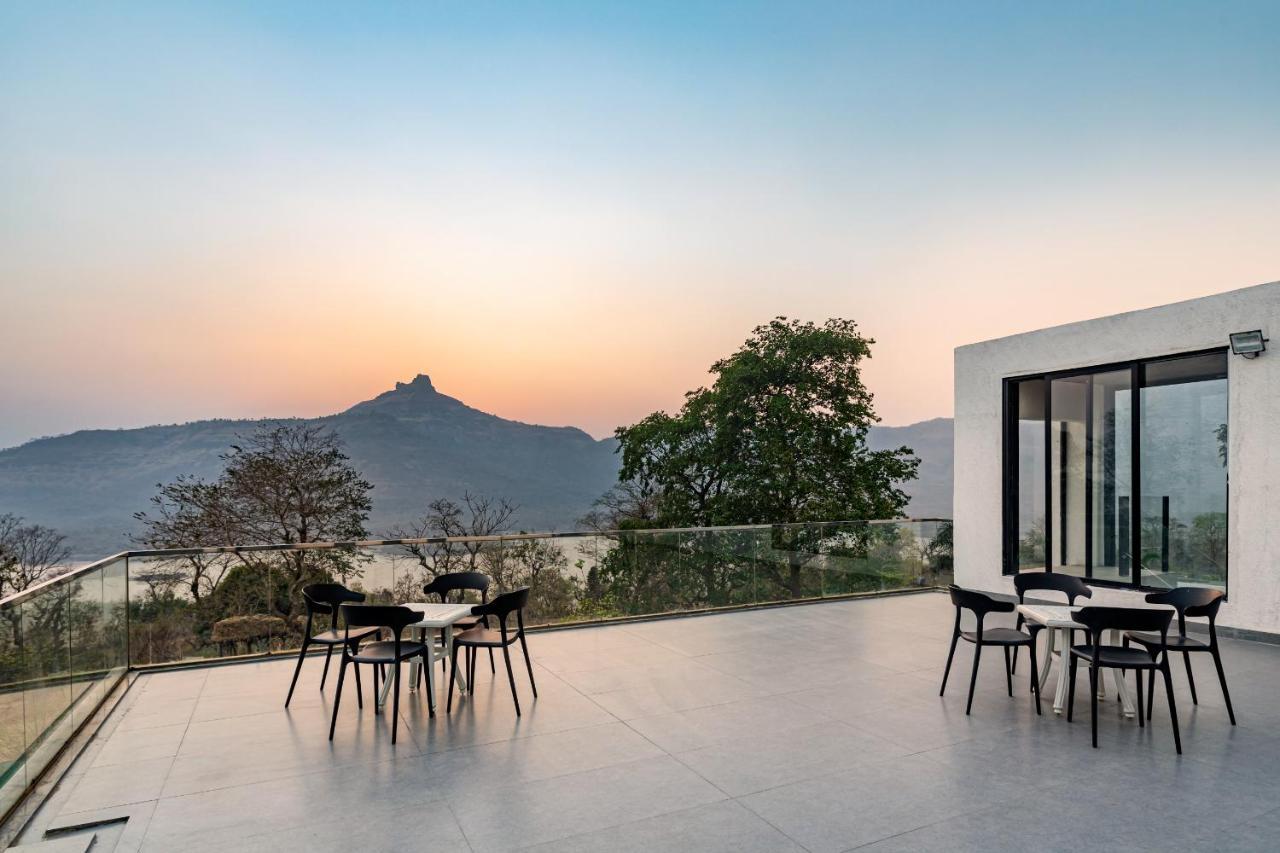 Saffronstays Stargazer, Karjat - Luxury Pool Villa With Lake View Exteriör bild
