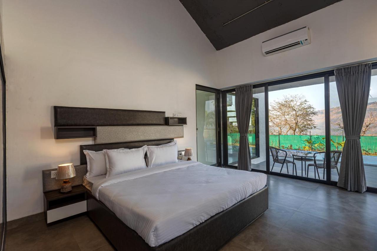 Saffronstays Stargazer, Karjat - Luxury Pool Villa With Lake View Exteriör bild