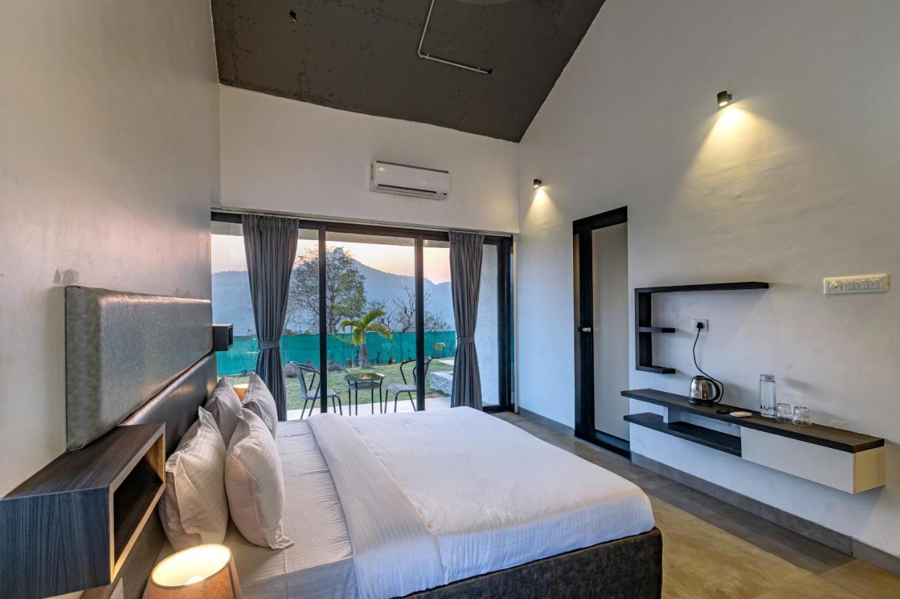 Saffronstays Stargazer, Karjat - Luxury Pool Villa With Lake View Exteriör bild