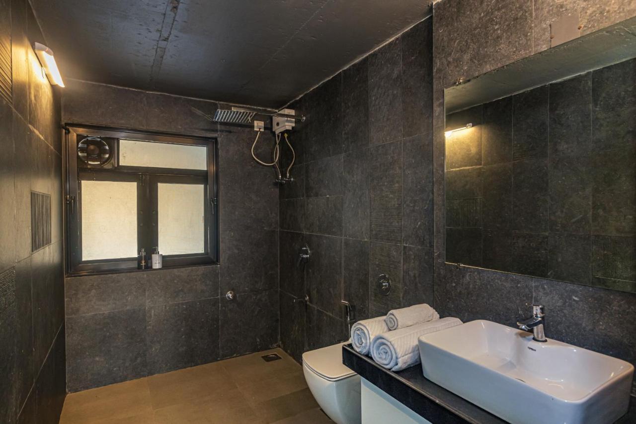 Saffronstays Stargazer, Karjat - Luxury Pool Villa With Lake View Exteriör bild