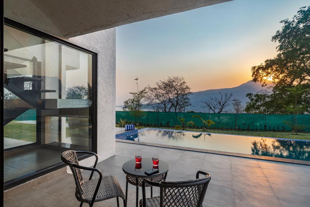 Saffronstays Stargazer, Karjat - Luxury Pool Villa With Lake View Exteriör bild