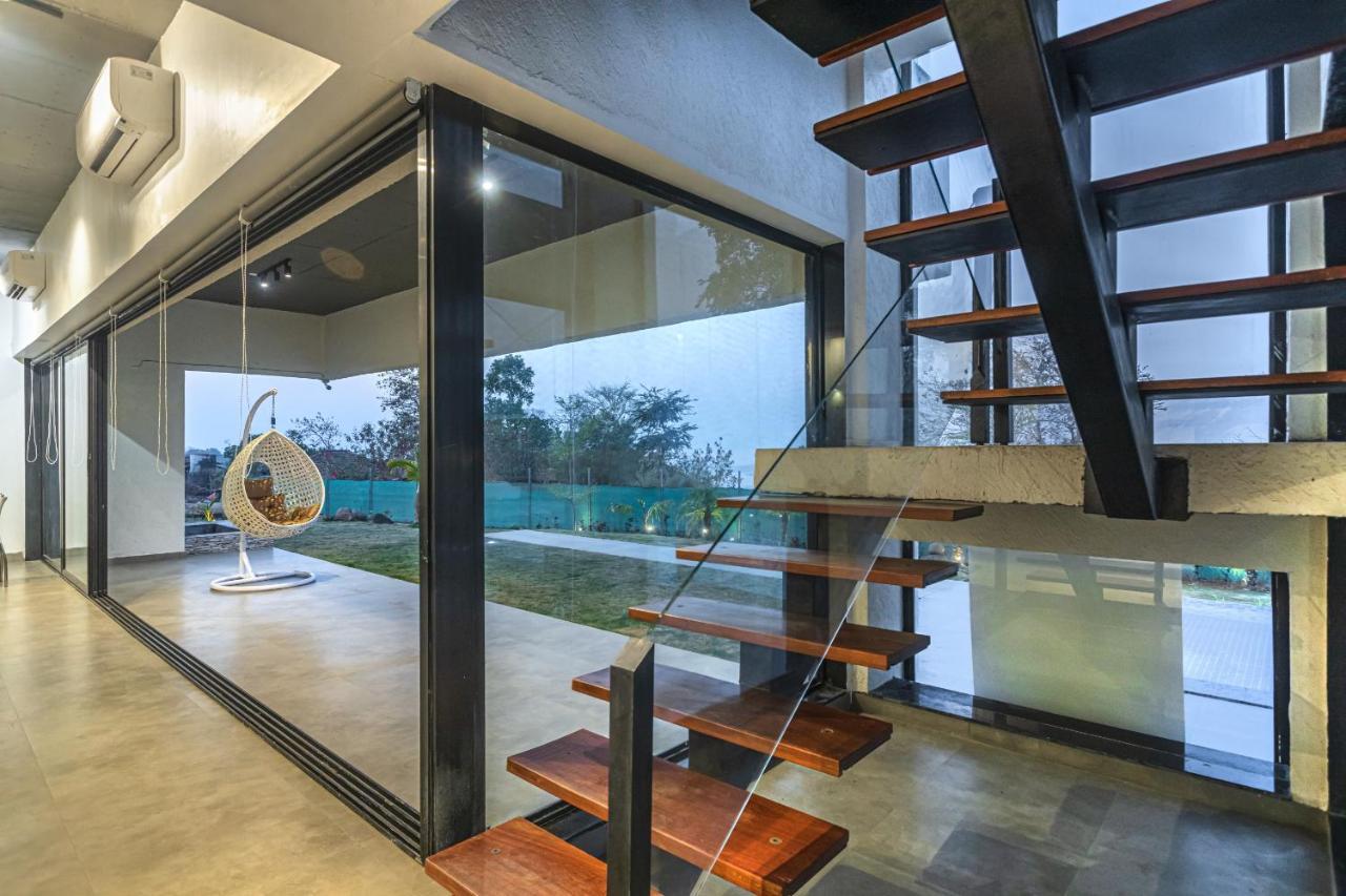 Saffronstays Stargazer, Karjat - Luxury Pool Villa With Lake View Exteriör bild