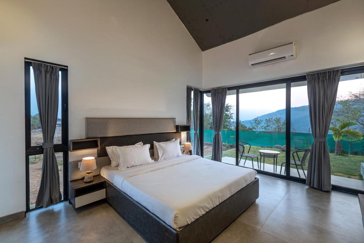 Saffronstays Stargazer, Karjat - Luxury Pool Villa With Lake View Exteriör bild
