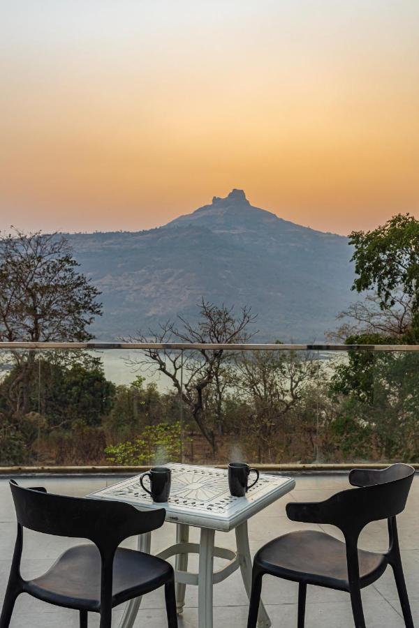 Saffronstays Stargazer, Karjat - Luxury Pool Villa With Lake View Exteriör bild